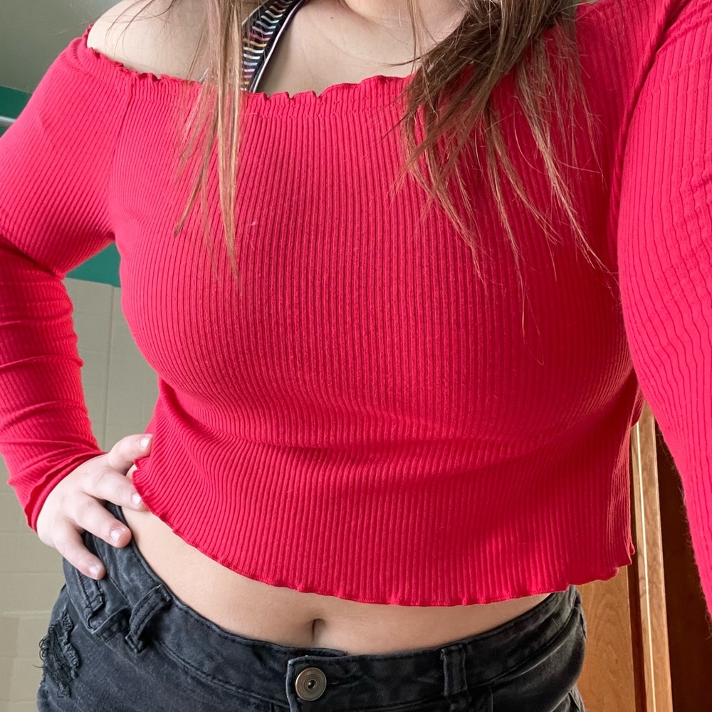 Over the shoulder Long sleeve crop